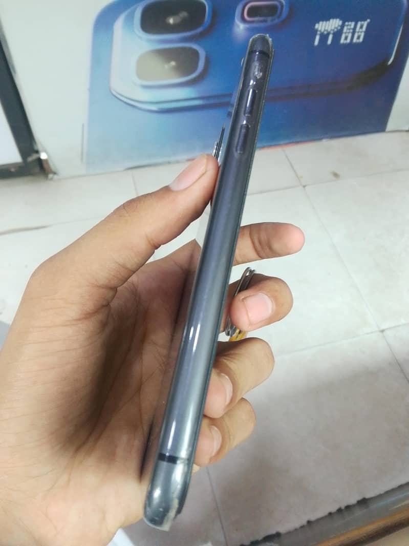 Apple iPhone 11 3