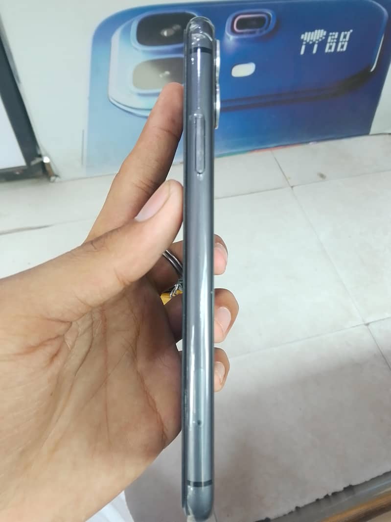 Apple iPhone 11 6