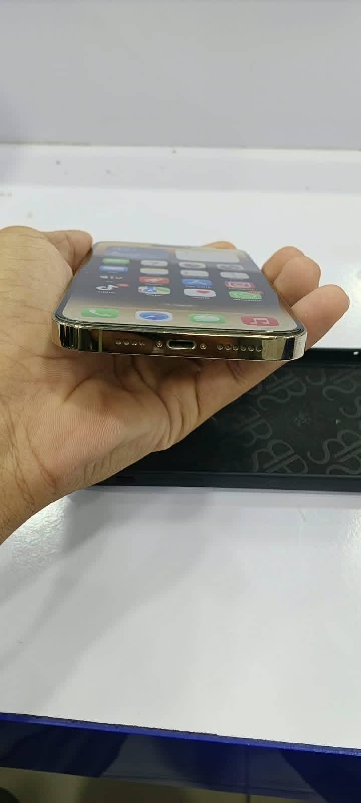 Apple iPhone 14 Pro Max 0