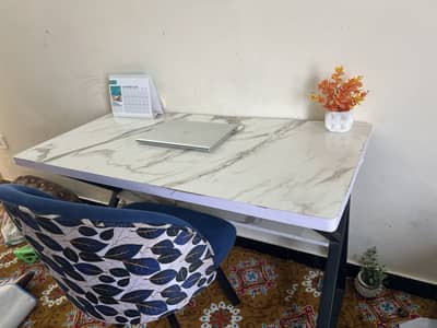 Office and study tabel with chair
