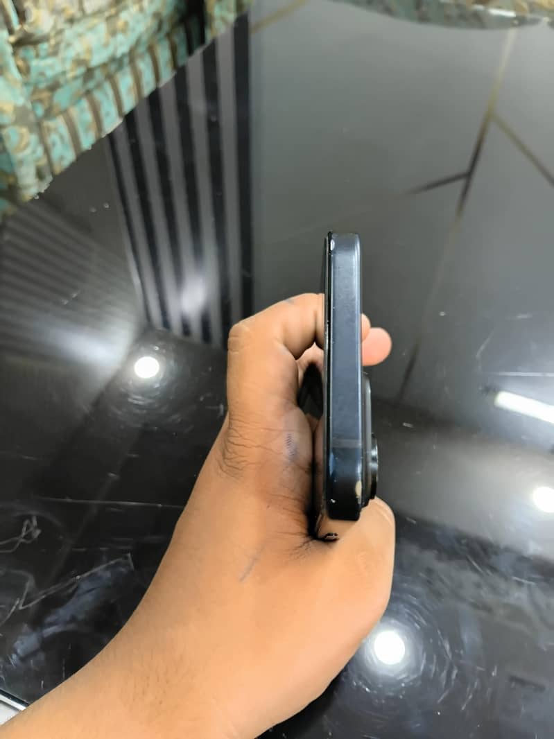 Apple iPhone 15 3