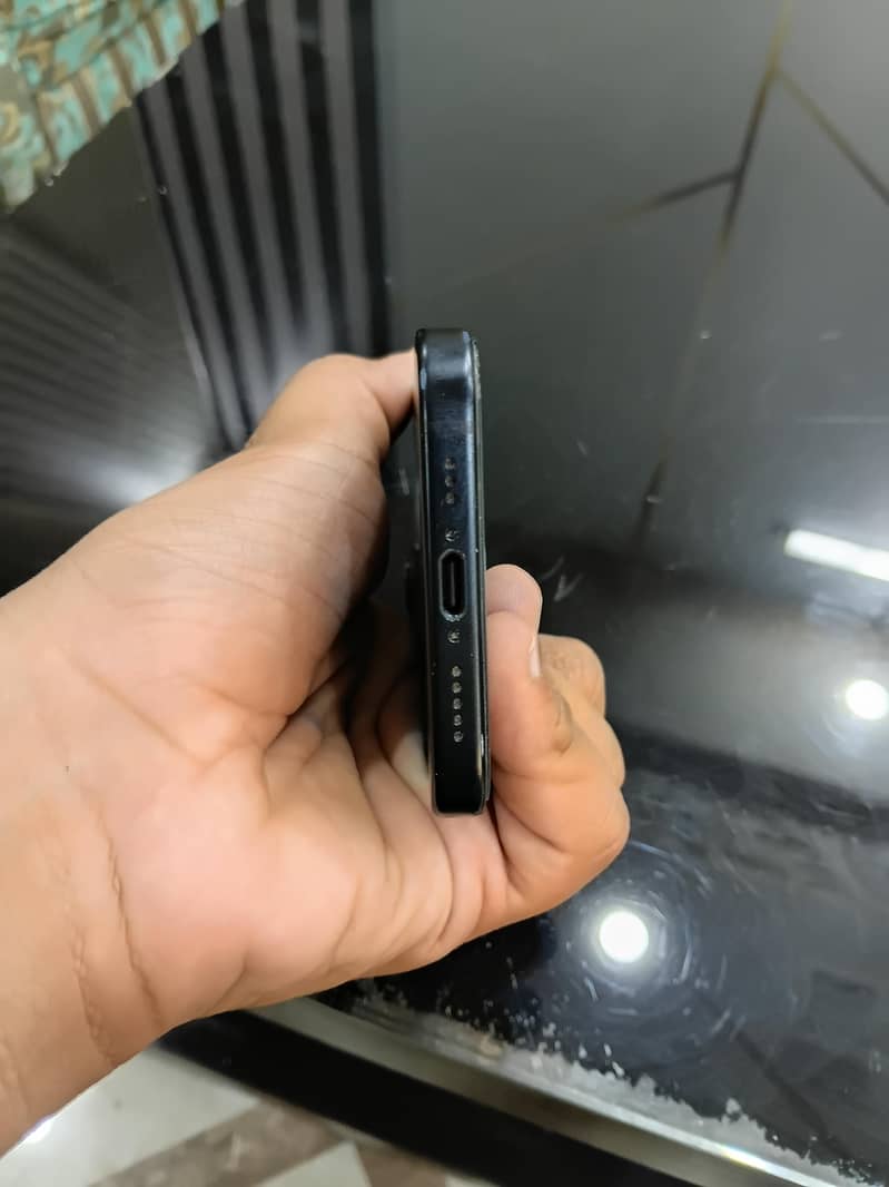Apple iPhone 15 4