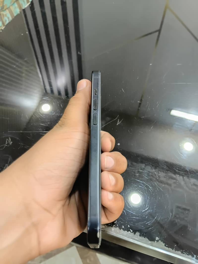 Apple iPhone 15 5
