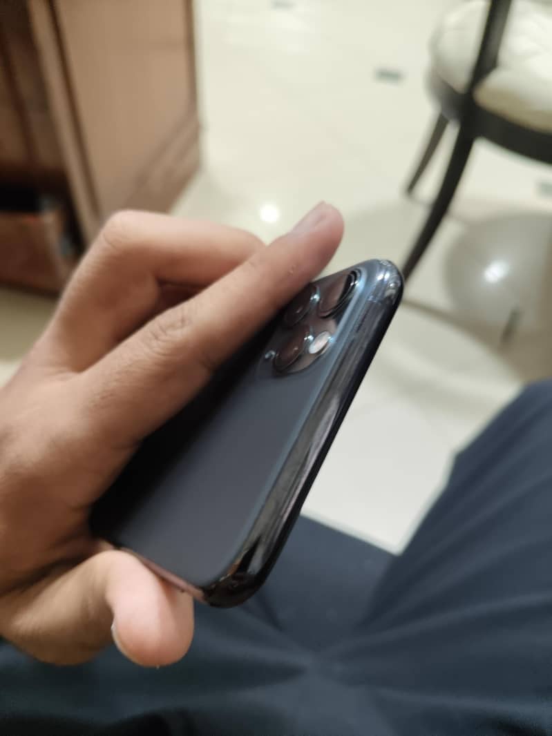 Apple iPhone 11 Pro Max 2
