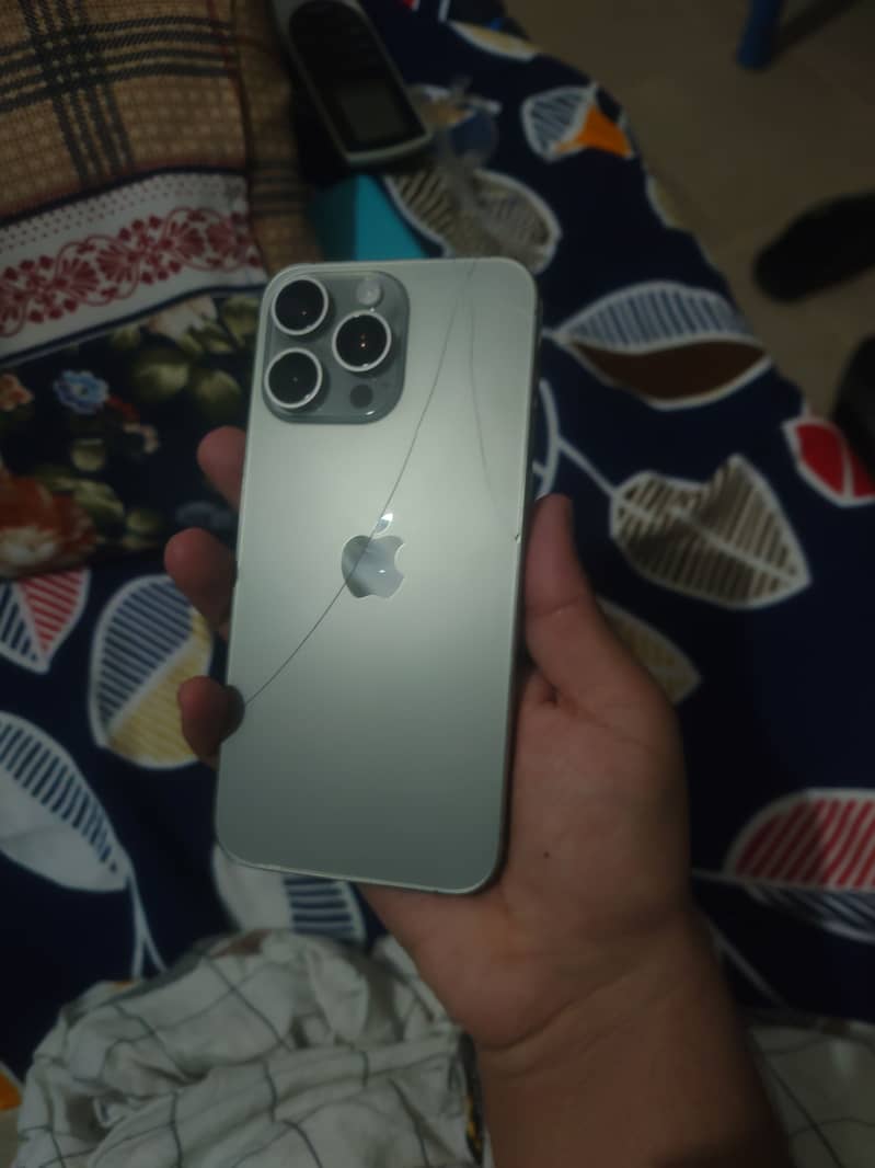 Apple iPhone 15 Pro Max 0
