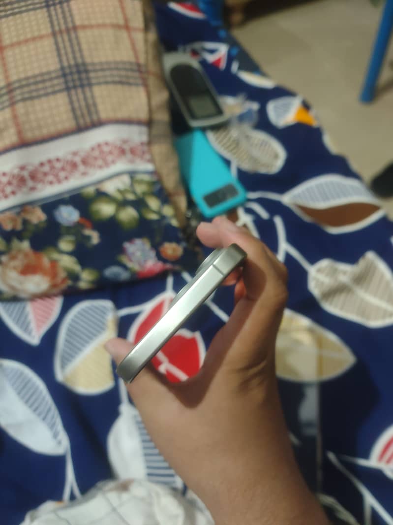Apple iPhone 15 Pro Max 4