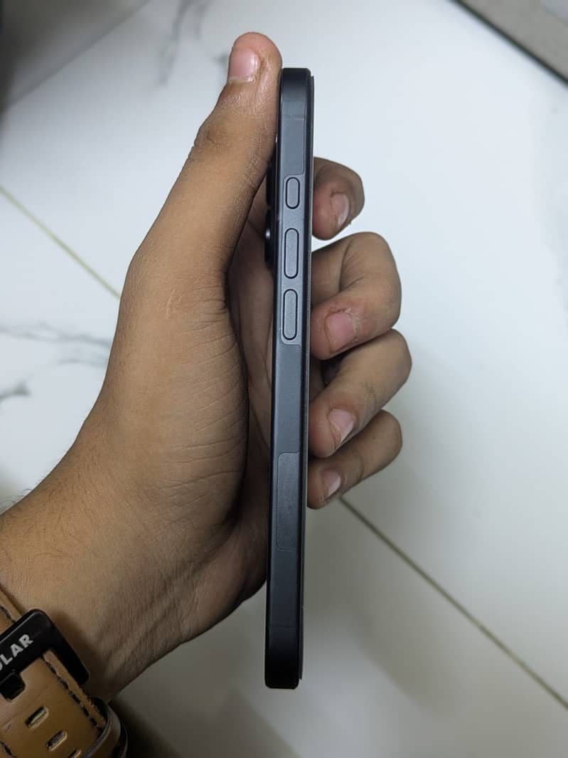 Apple iPhone 16 1