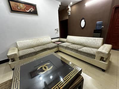 L-Shape 6 Seater Sofa Set with Corner Table in Great Good Condition