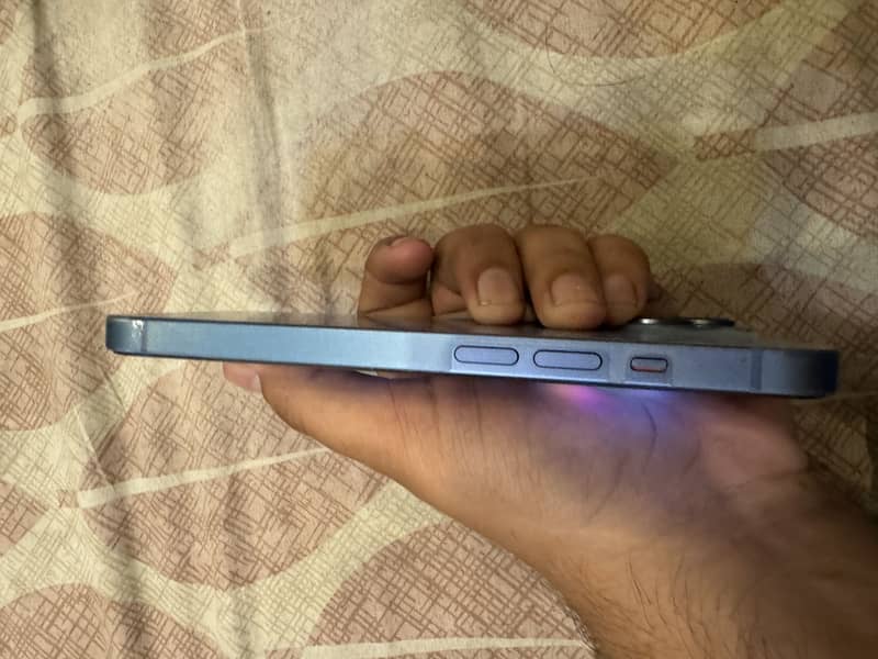 Apple iPhone 14 3