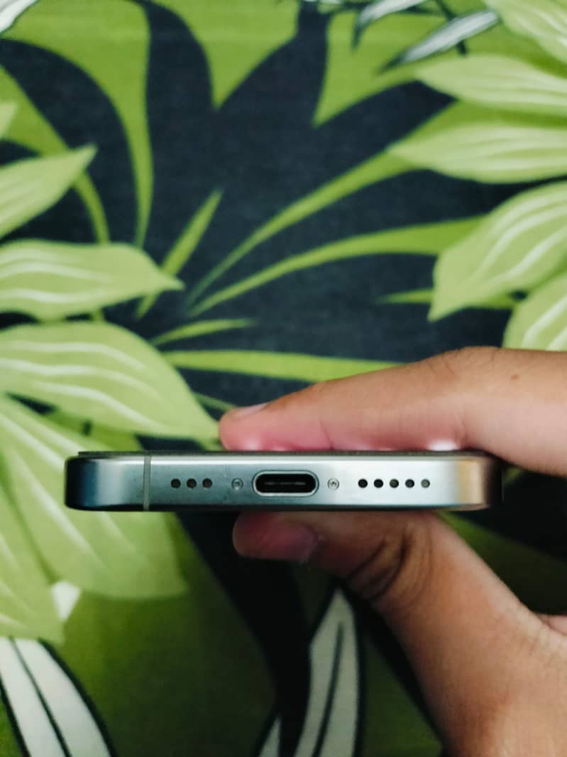 Apple iPhone 15 Pro 2