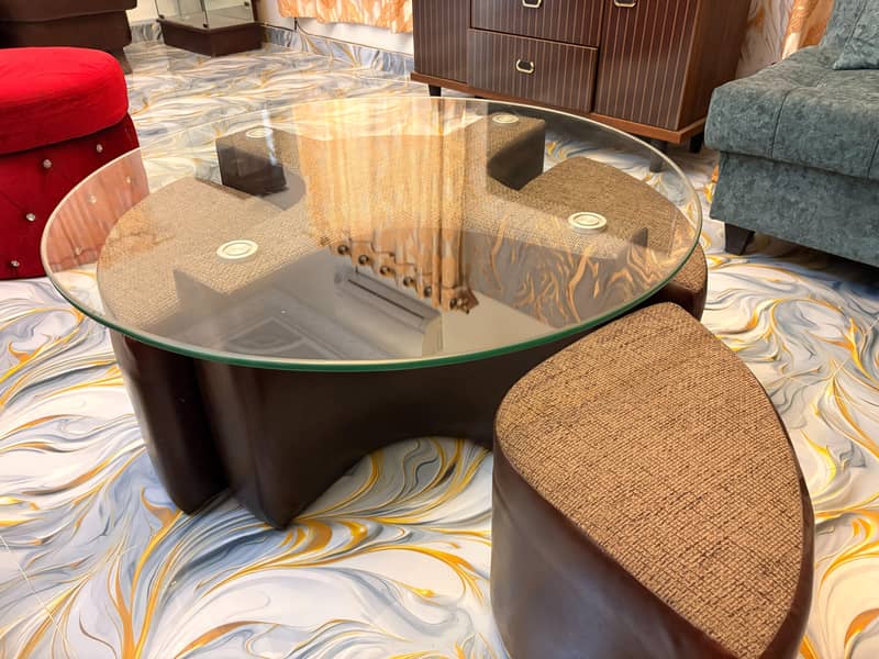 round coffee table with 4 stools 2