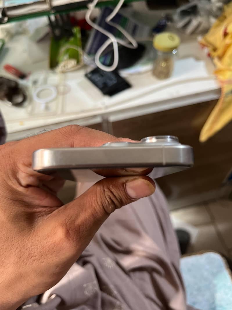 Apple iPhone 15 Pro 2