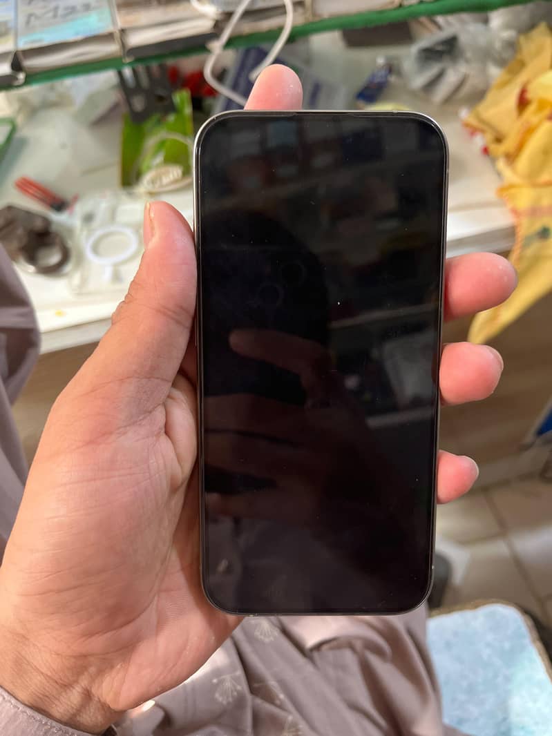 Apple iPhone 15 Pro 4