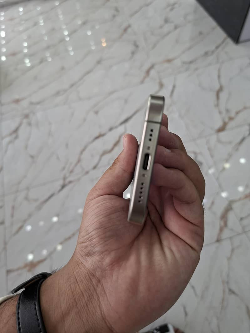 Apple iPhone 15 Pro 2