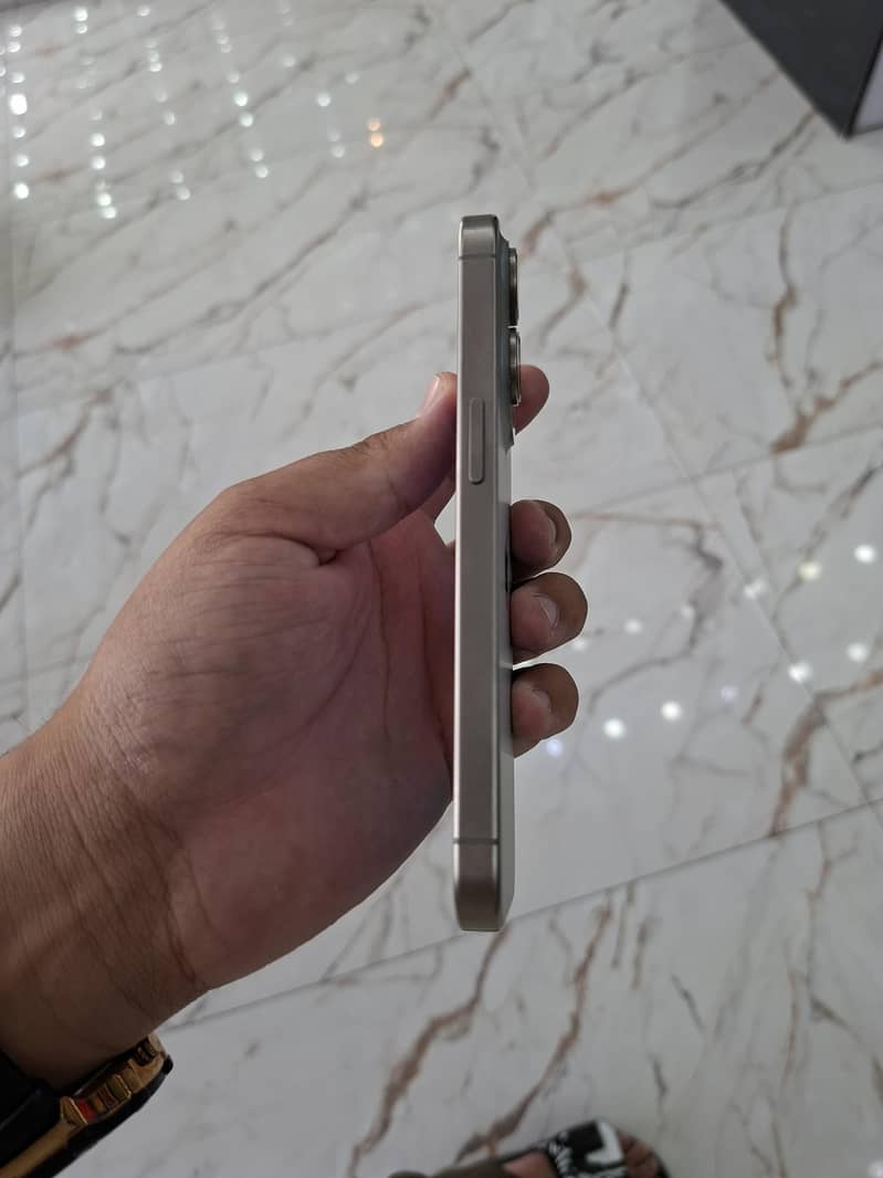 Apple iPhone 15 Pro 3
