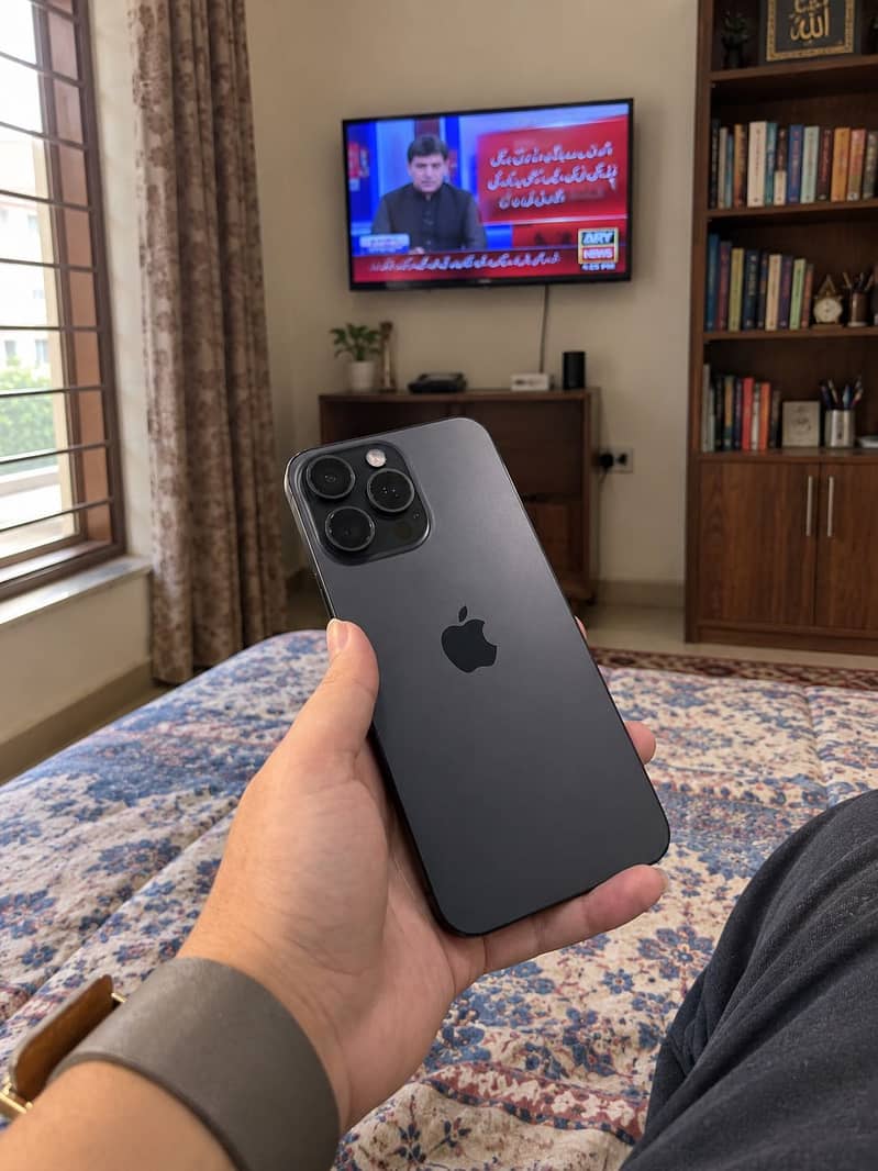 iPhone 15 Pro Max box 0