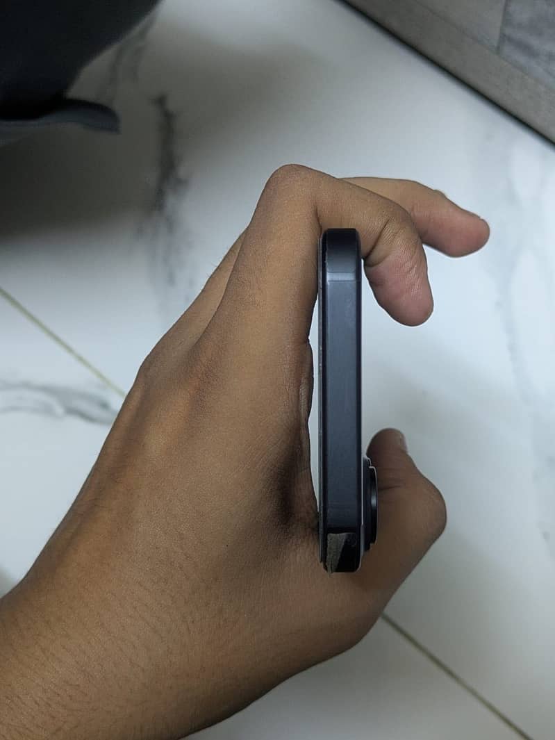 Apple iPhone 16 3