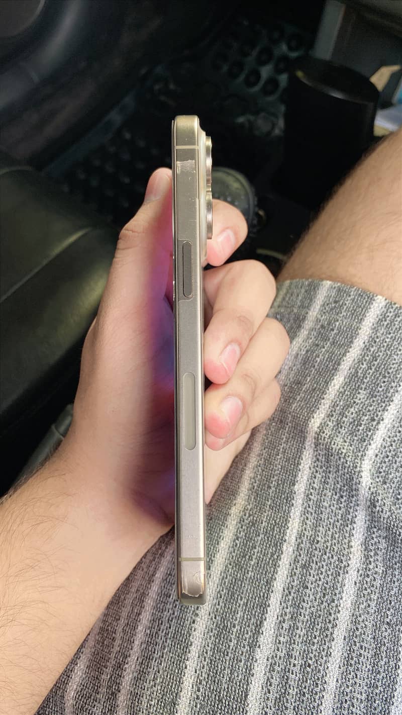 Apple iPhone 15 Pro Max 2