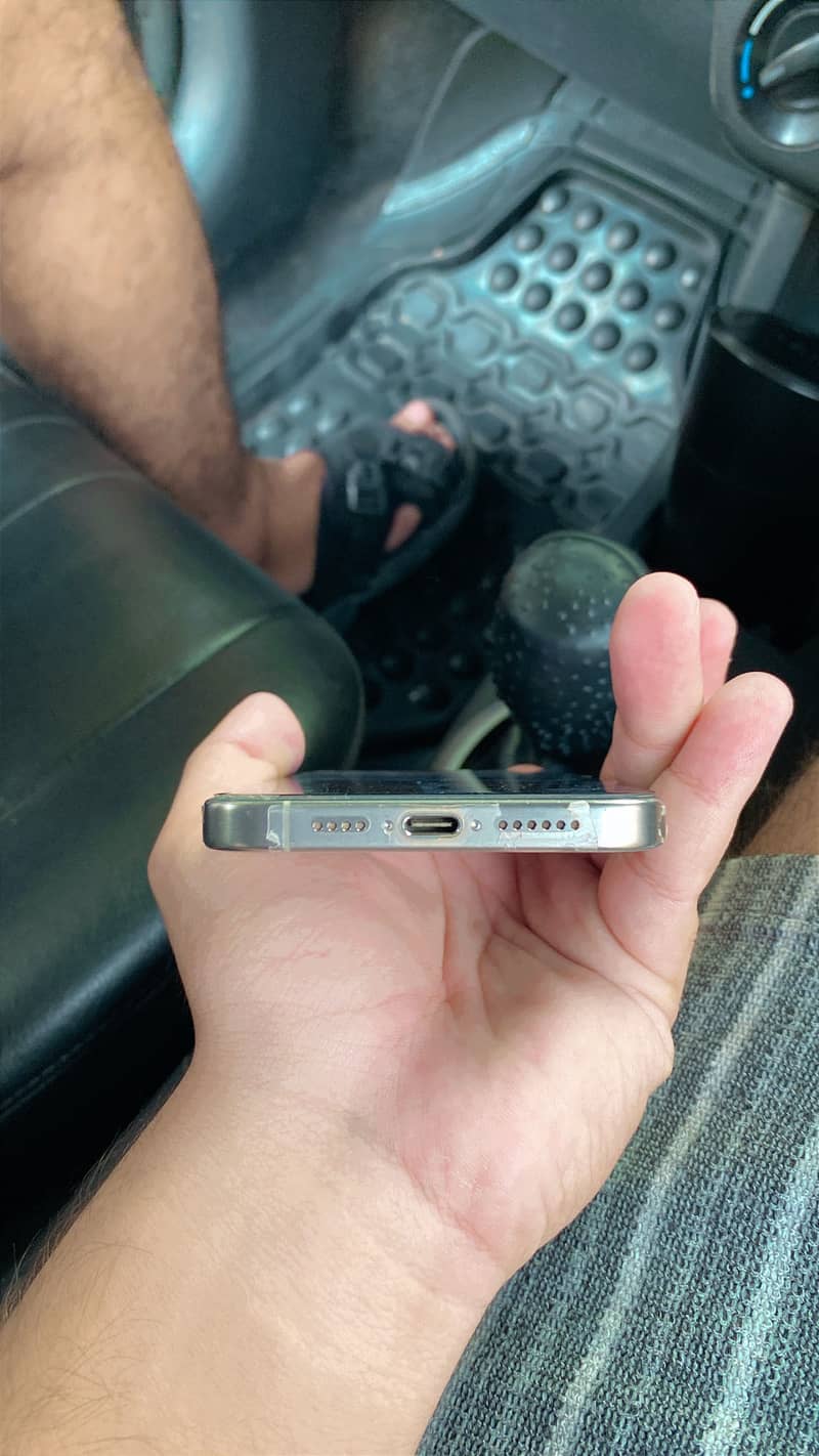 Apple iPhone 15 Pro Max 3