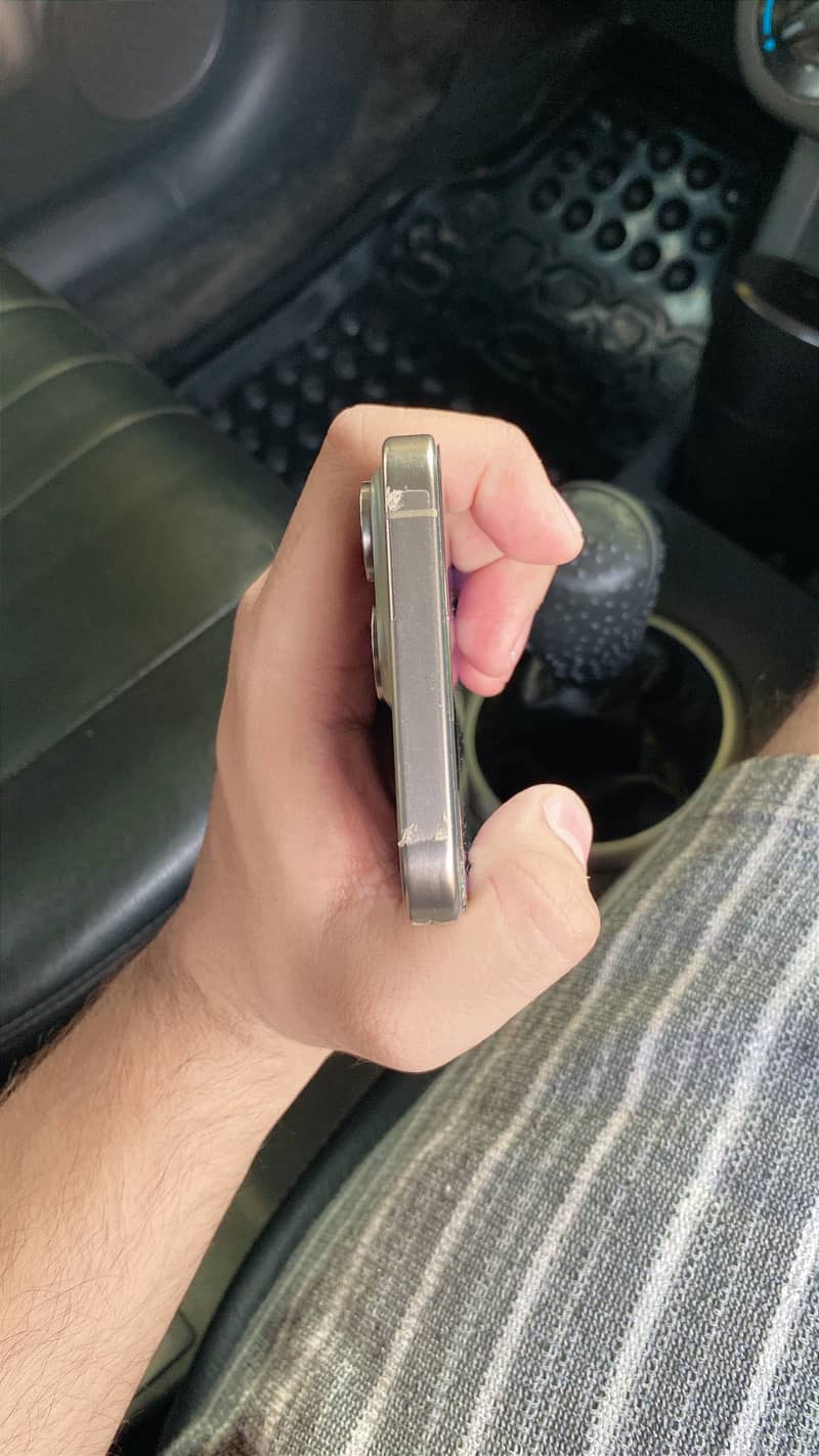 Apple iPhone 15 Pro Max 4