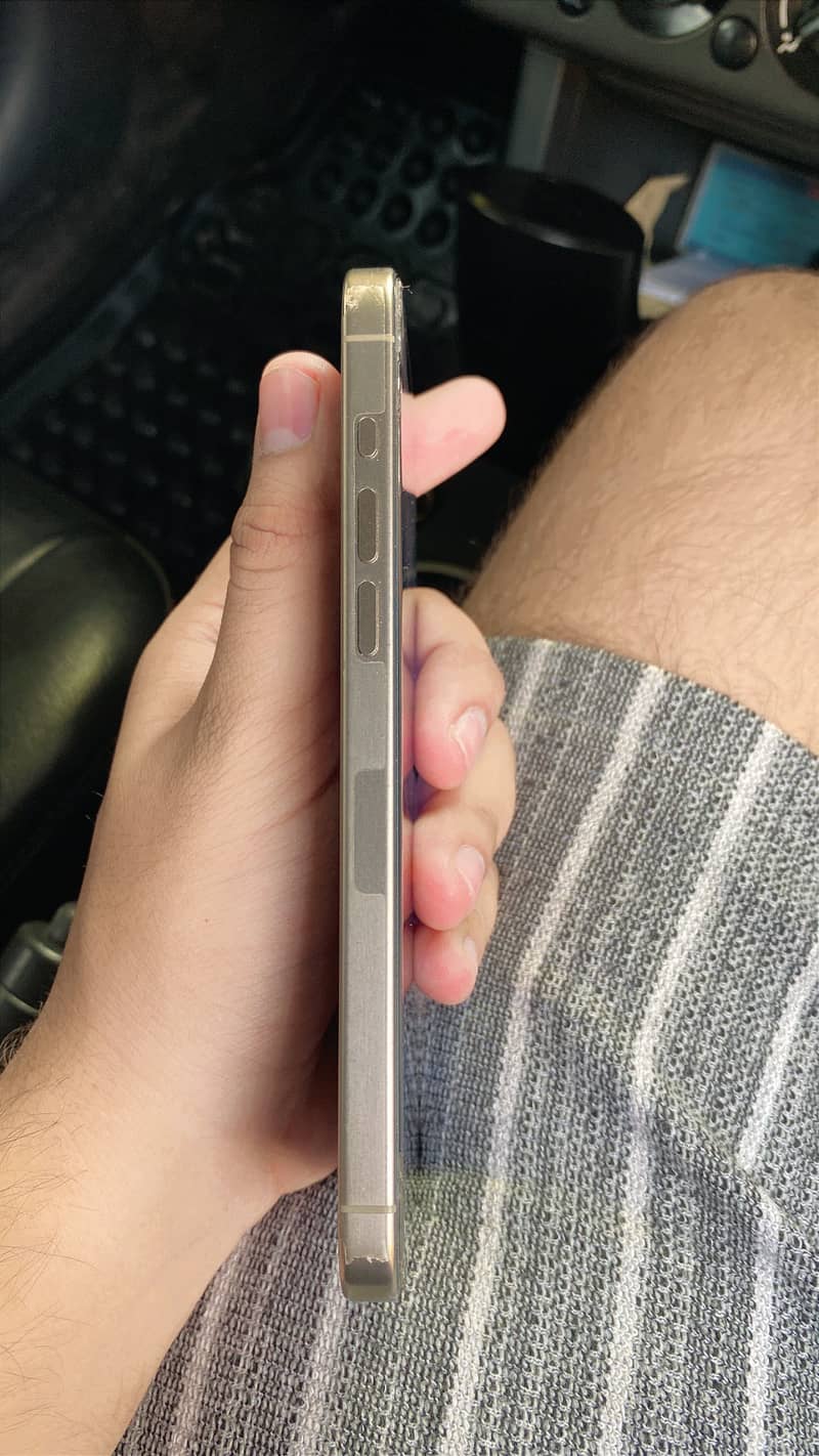 Apple iPhone 15 Pro Max 5