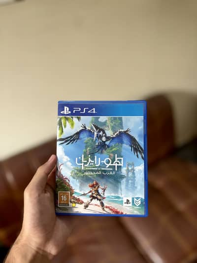 Horizon Forbidden West PS 4 CD ( FREE PS 5 UPDATE AVAILABLE )