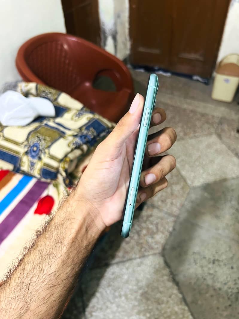 Apple iPhone 11 3