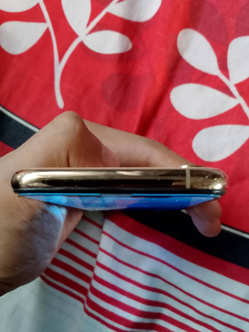 Apple iPhone X 3