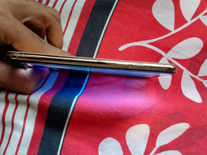 Apple iPhone X 4