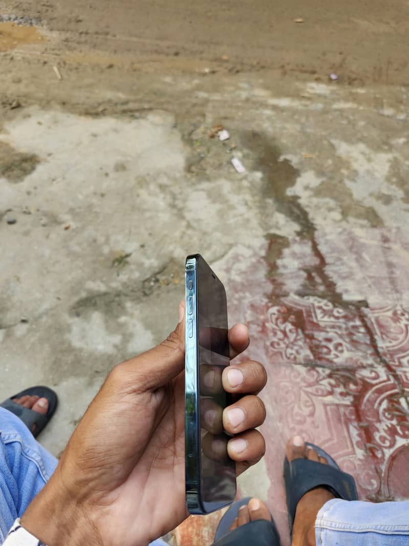Apple iPhone 12 Pro 3