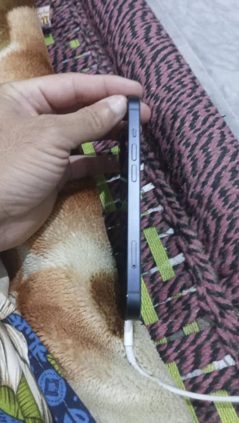 Apple iPhone 13 1