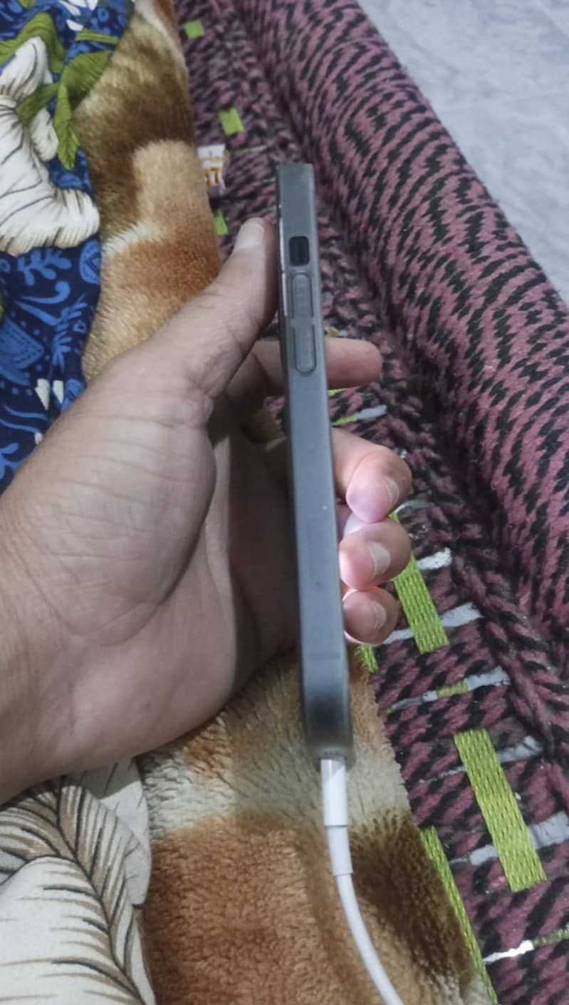 Apple iPhone 13 3