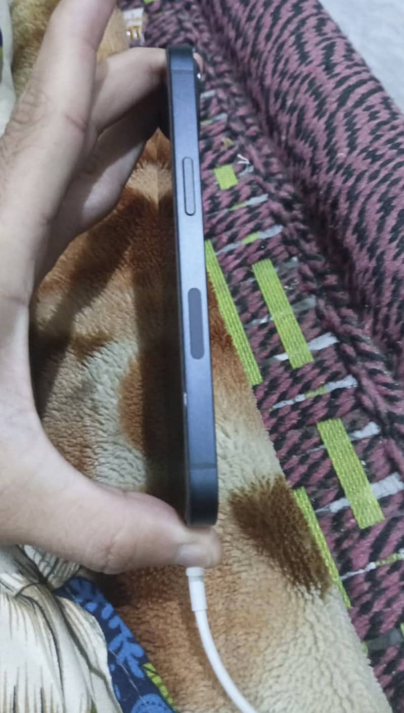 Apple iPhone 13 4