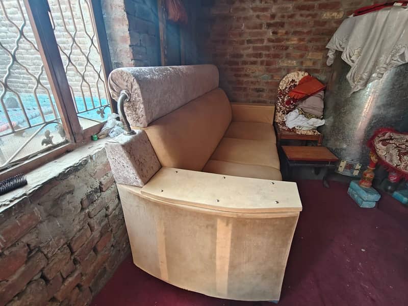 kushes sofa 0