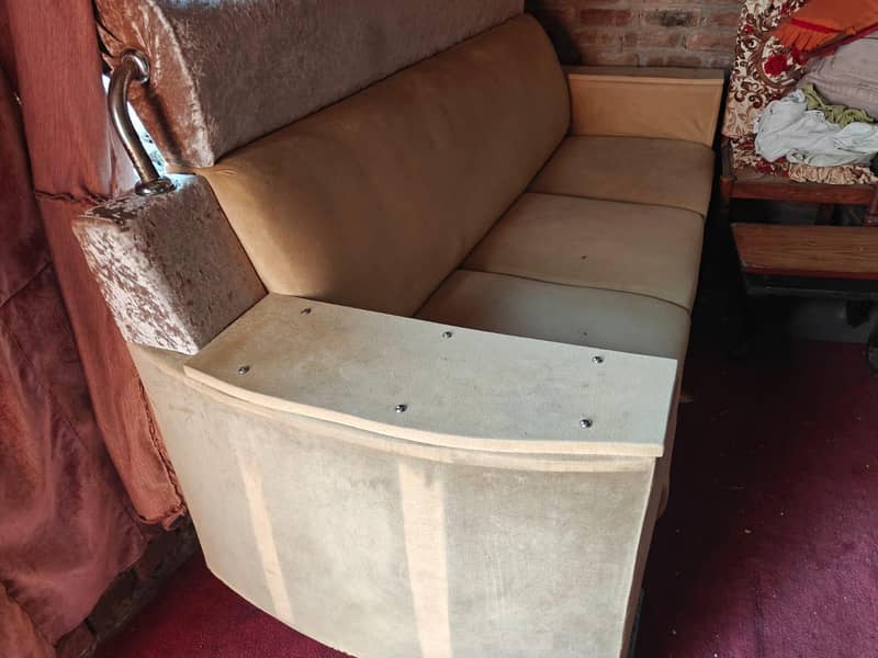 kushes sofa 1