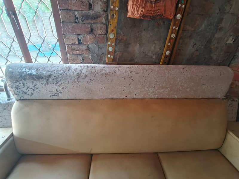 kushes sofa 2
