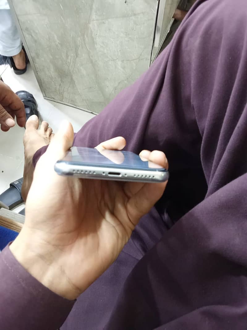Apple iPhone XS 3