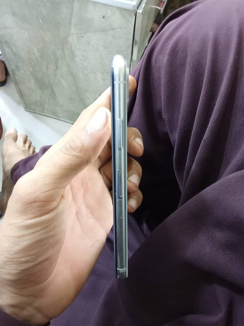 Apple iPhone XS 5