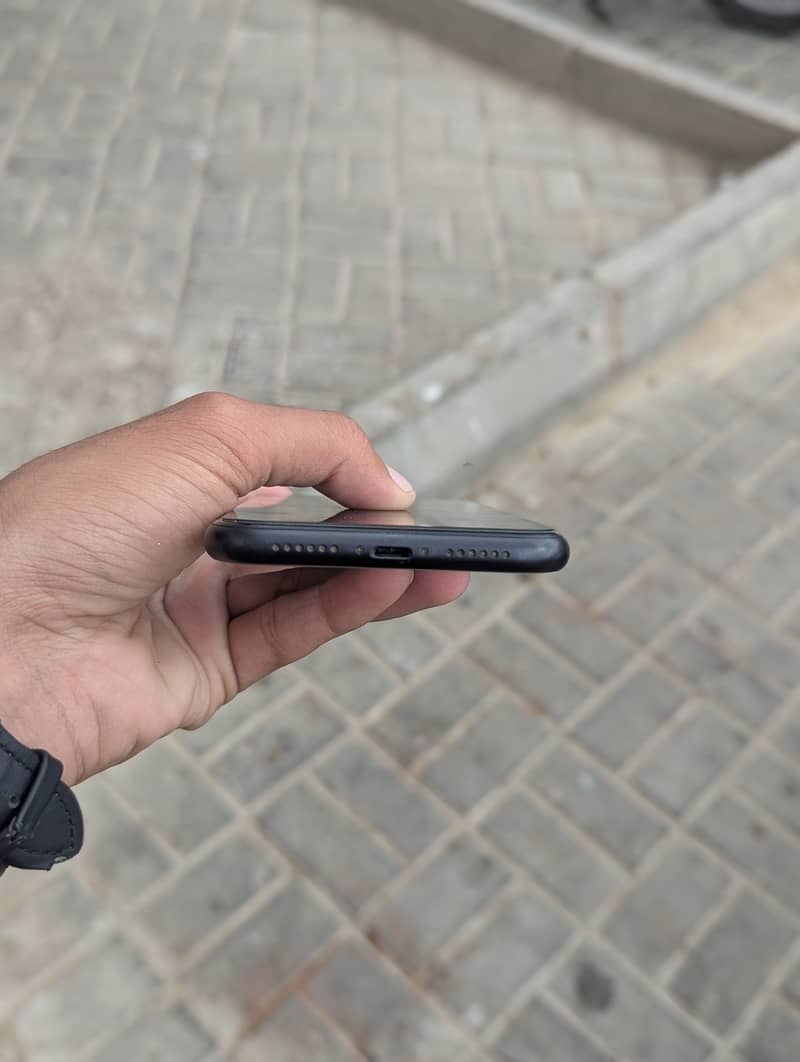 Apple iPhone XR 6