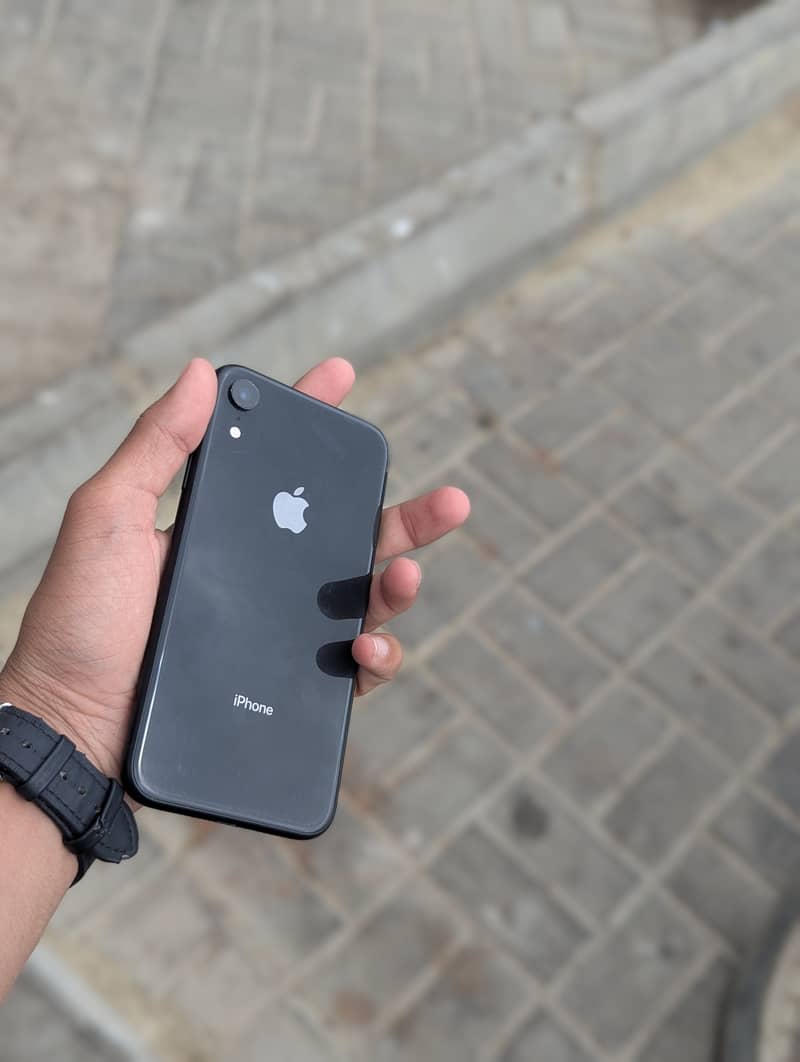 Apple iPhone XR 7