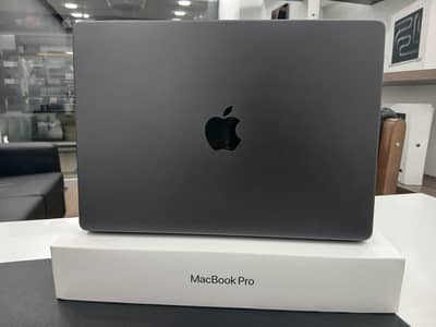 Macbook Pro M5 14", (16/512) Complete Box