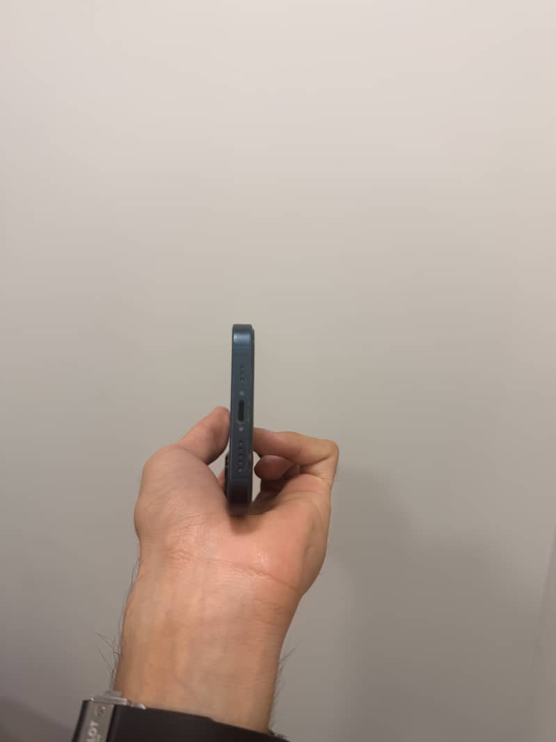 Apple iPhone 13 5