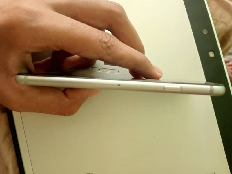 Apple iPhone 6S 2