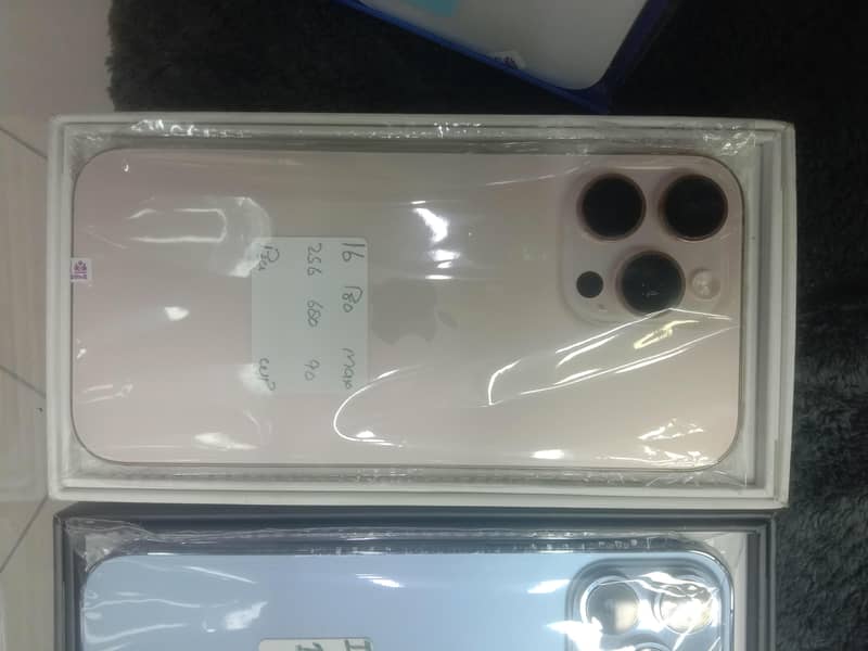 Apple iPhone 16 Pro Max 0