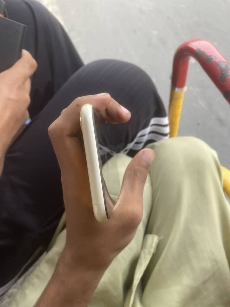 Apple iPhone XR 1