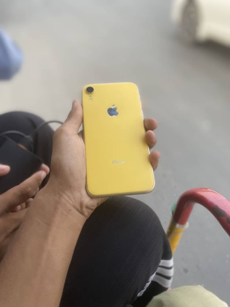 Apple iPhone XR 4