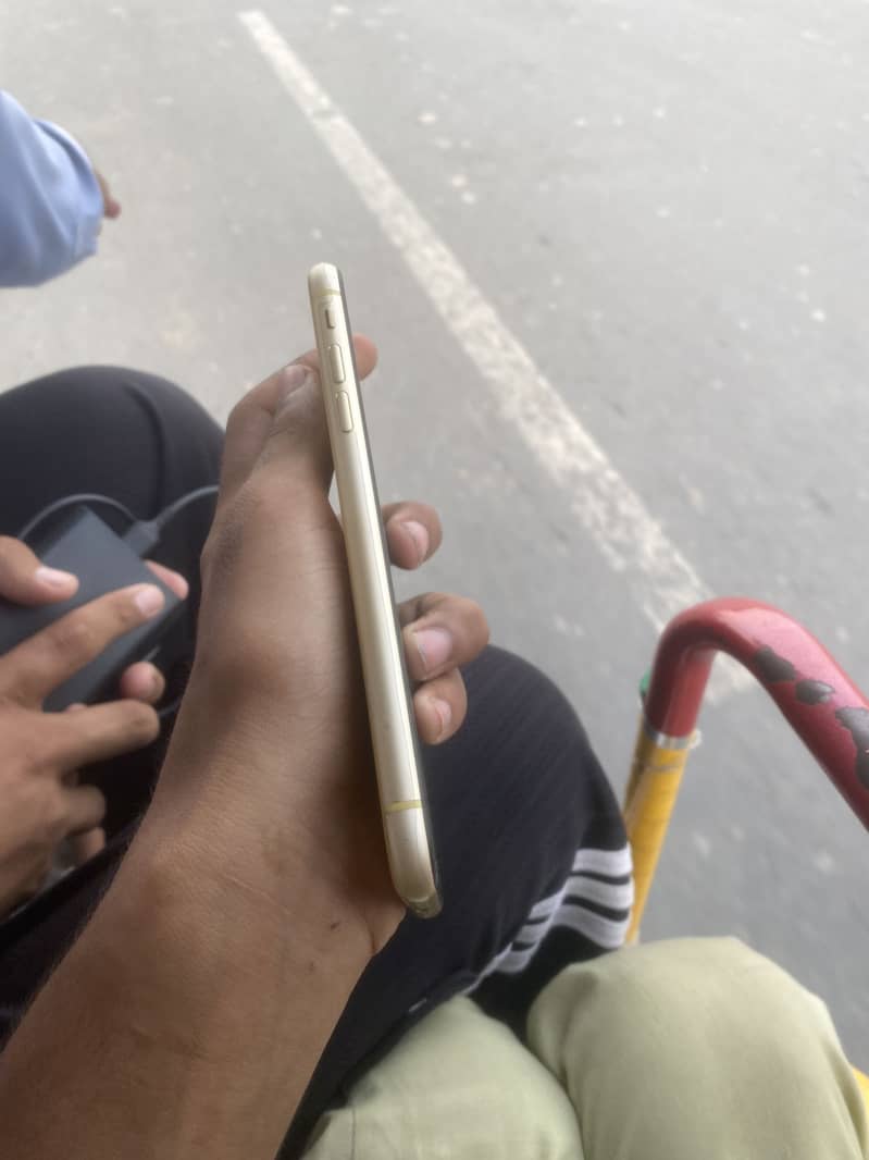 Apple iPhone XR 6