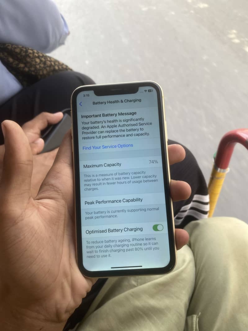 Apple iPhone XR 7