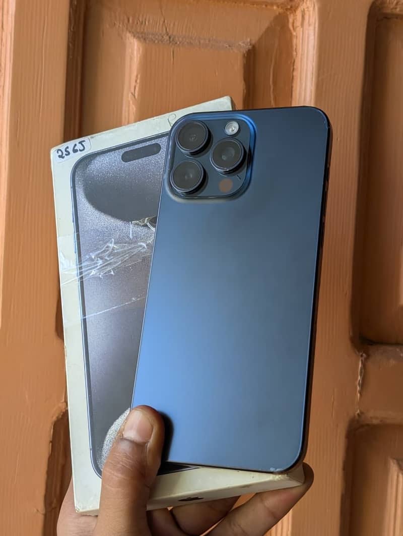 IPhone 15 Pro Max 0