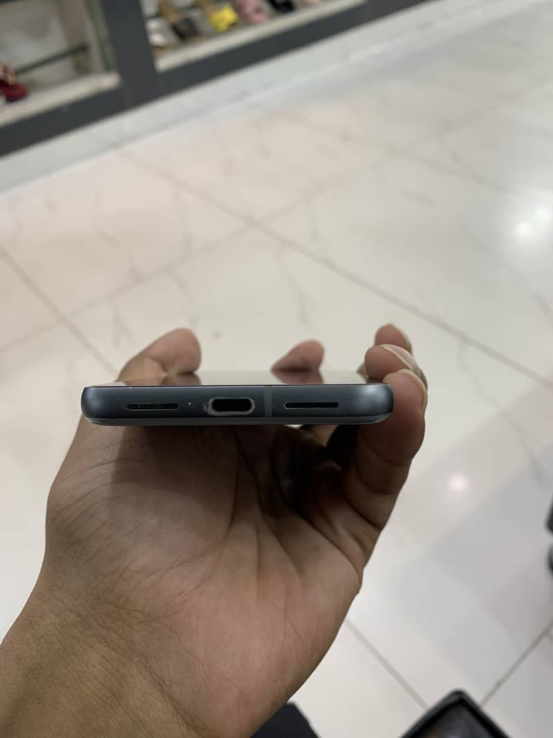 Google Pixel 8 4
